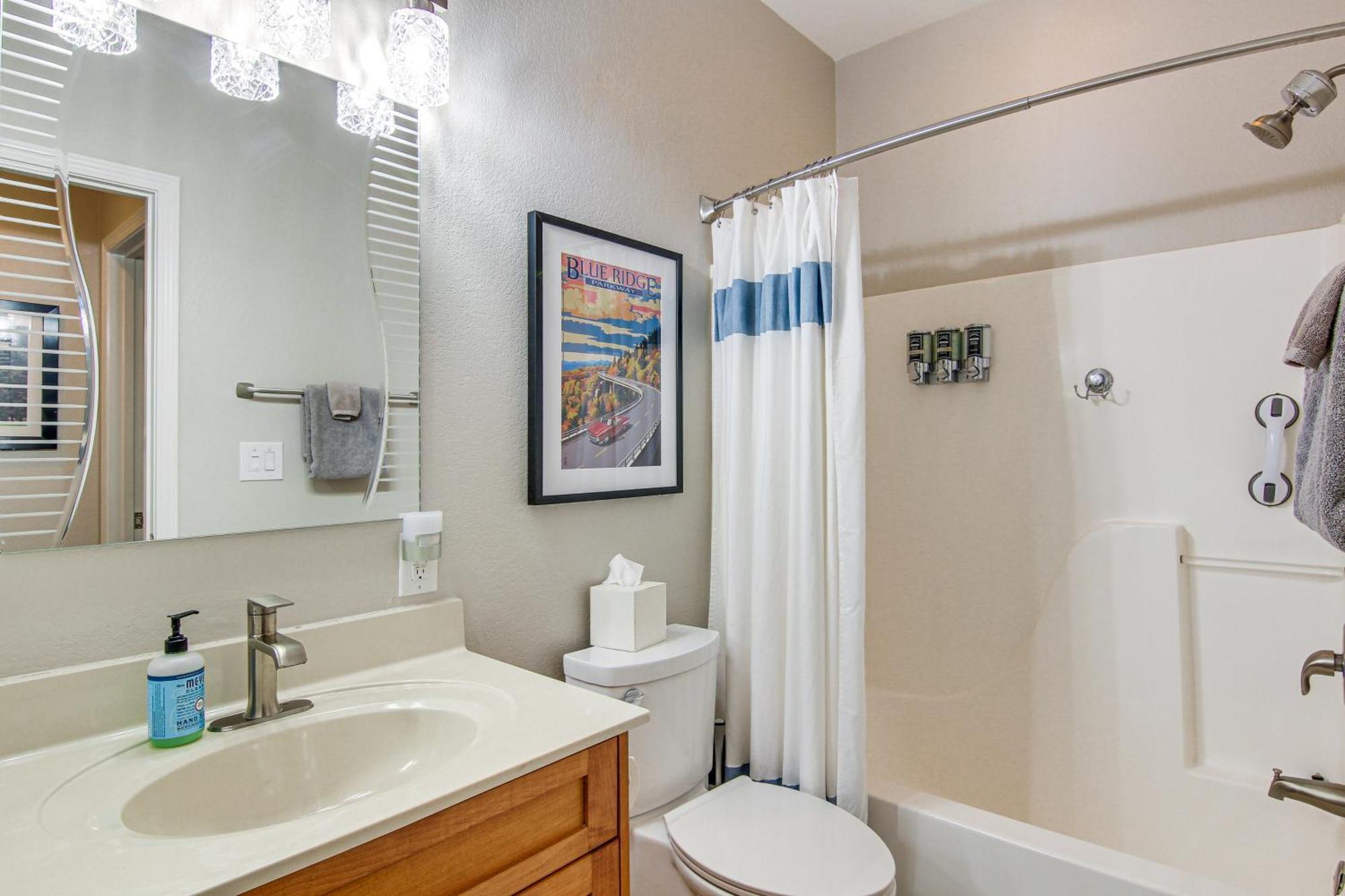 Lake Lure Condo With Resort Pool And Beach Access! 외부 사진